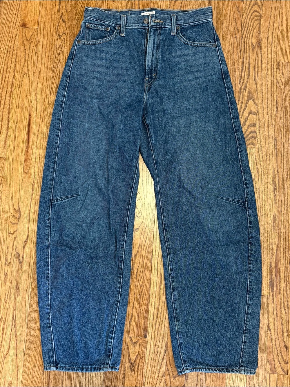 LEVI Barrel leg jeans
